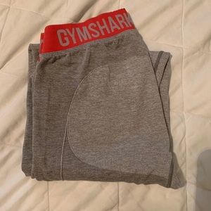 Gym shark leggings